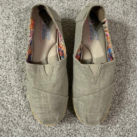 BOBS by Skechers Women’s Wedge Shoes – Taupe Canvas, Size 8 - Picture 2 of 8